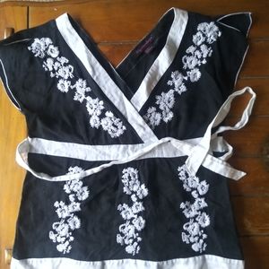 Lily Stanhope top adorable linen black white mid t